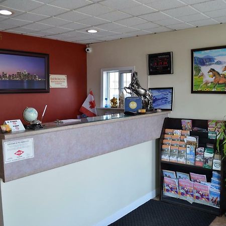 Lincoln Motel Sturgeon Falls Exterior photo