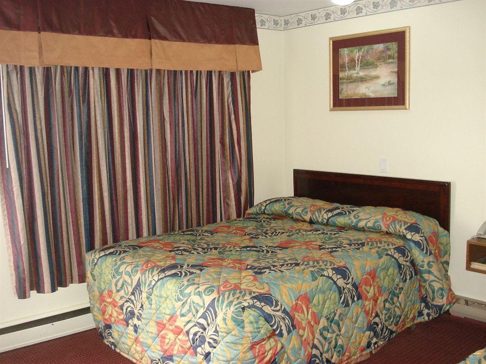 Lincoln Motel Sturgeon Falls Exterior photo