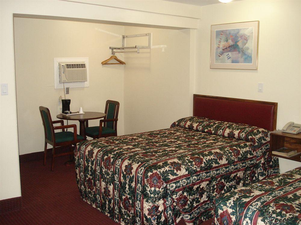 Lincoln Motel Sturgeon Falls Exterior photo