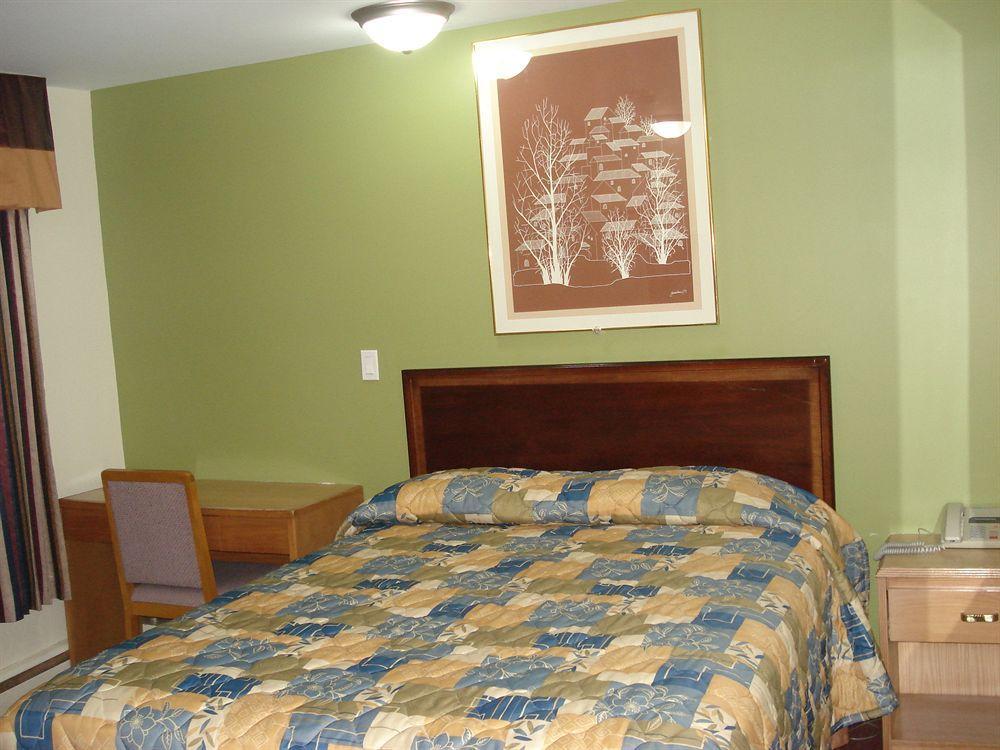 Lincoln Motel Sturgeon Falls Exterior photo