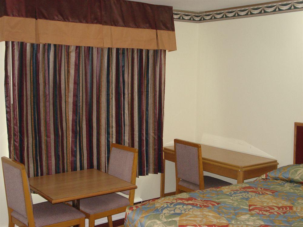 Lincoln Motel Sturgeon Falls Exterior photo