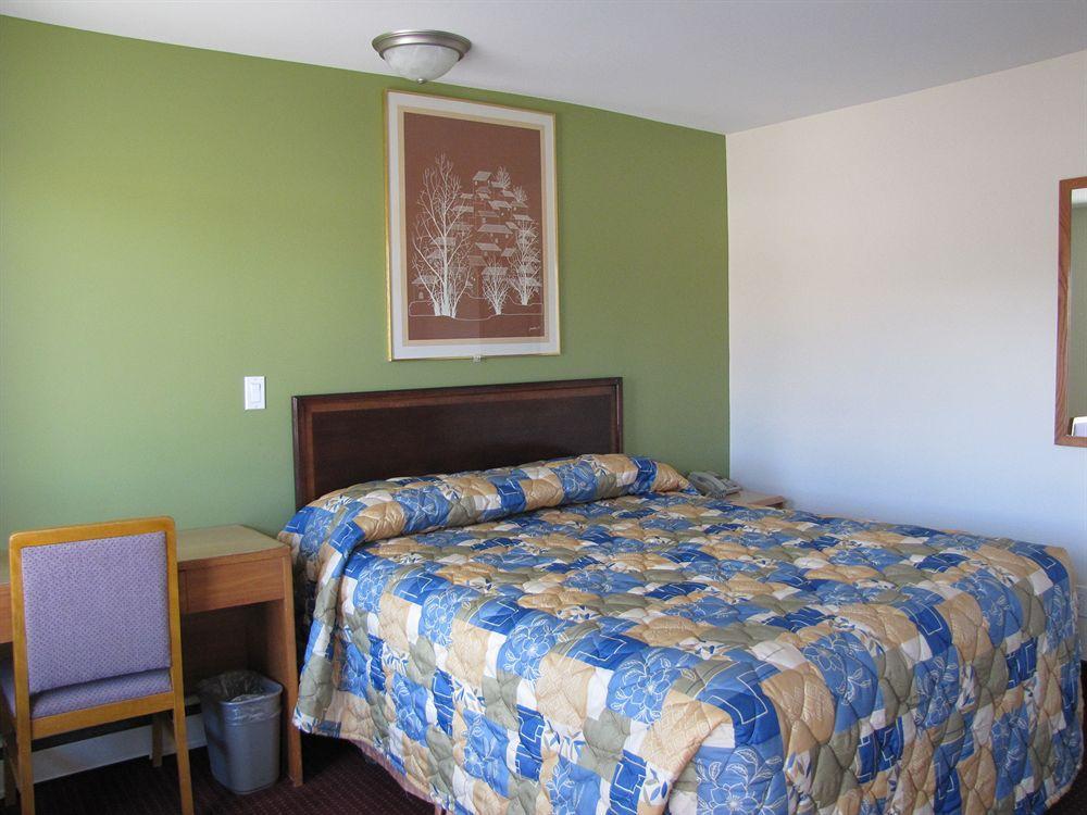 Lincoln Motel Sturgeon Falls Exterior photo