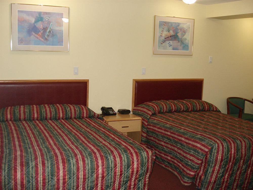 Lincoln Motel Sturgeon Falls Exterior photo