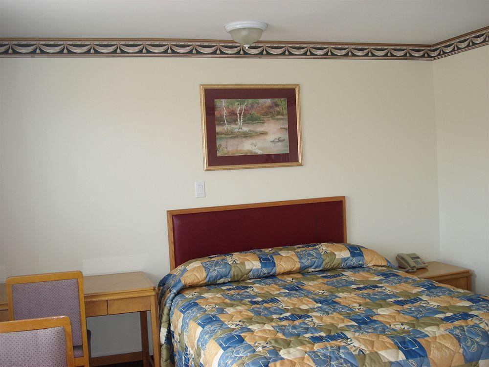 Lincoln Motel Sturgeon Falls Exterior photo