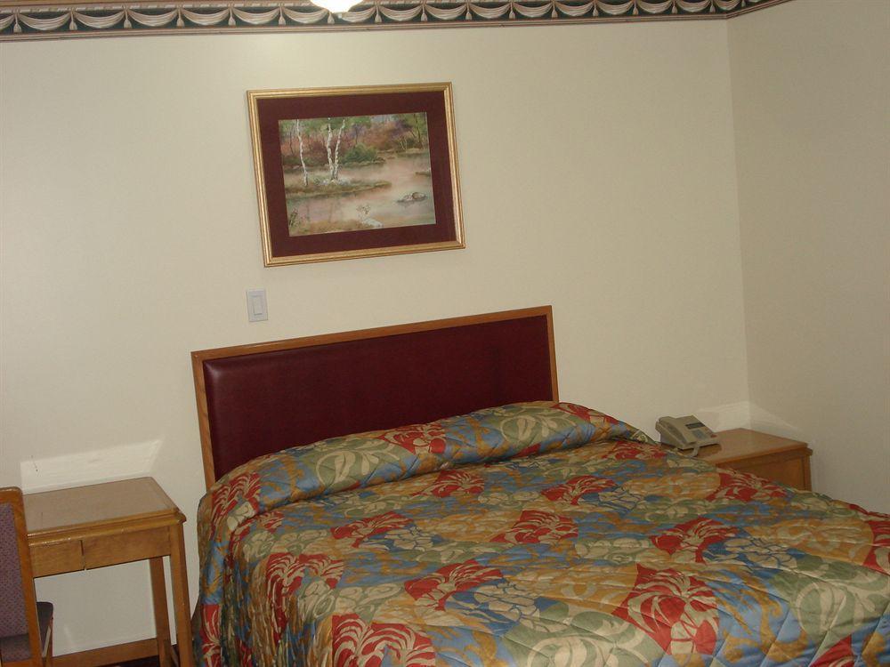 Lincoln Motel Sturgeon Falls Exterior photo