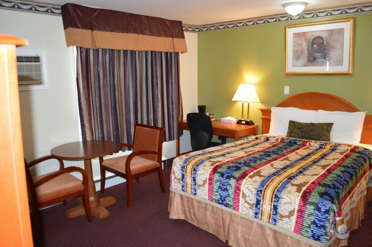 Lincoln Motel Sturgeon Falls Exterior photo