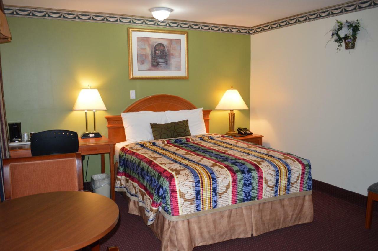 Lincoln Motel Sturgeon Falls Exterior photo