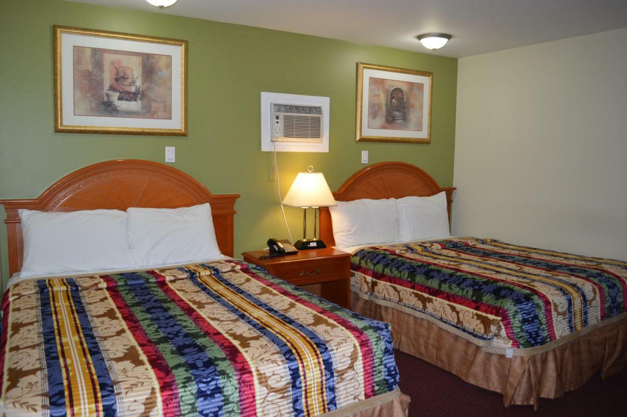 Lincoln Motel Sturgeon Falls Exterior photo